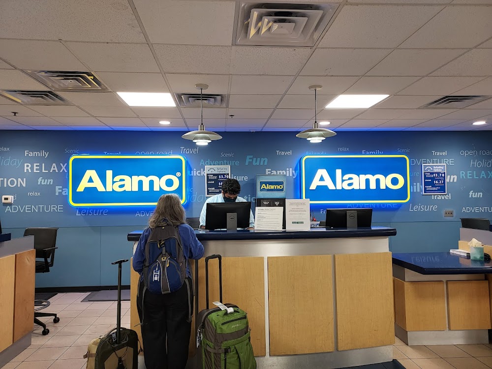 rent car detroit airport