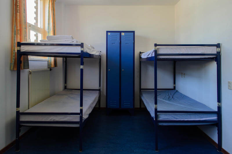 cheap hostels in amsterdam