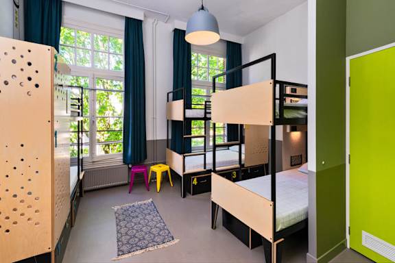 cheap hostels in amsterdam